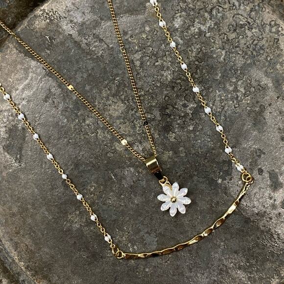NEW FP x Luna Norte Flower Mother Of Pearl Necklace Set - Picture 9 of 10